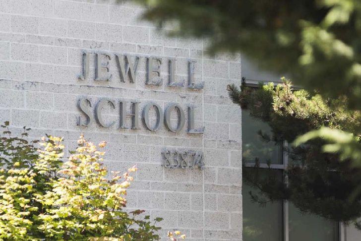 Jewell school district reaches $2.35 million settlement in teacher abuse case 